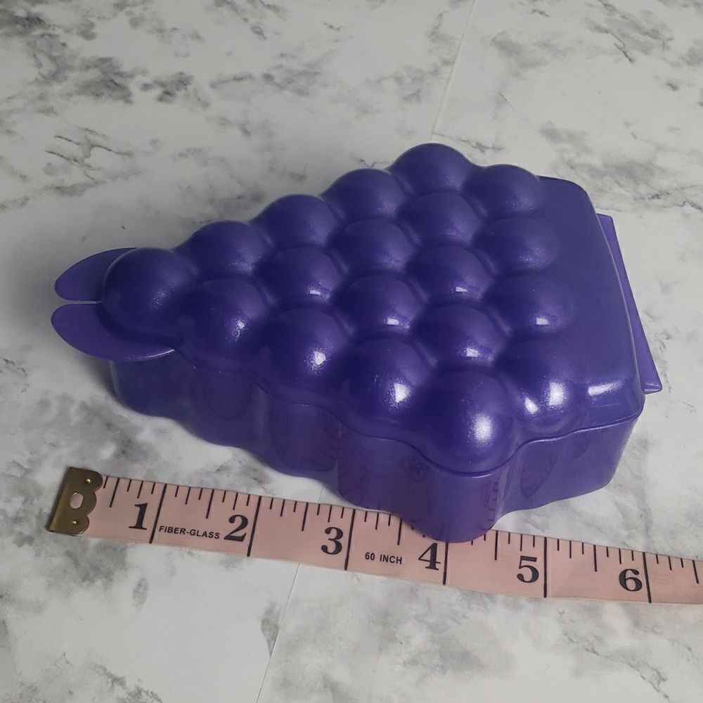Tupperware Purple Grape Container - Picture 6 of 7